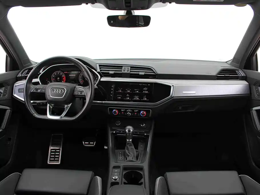 Audi Q3 2024 40 TFSI Fashionable and Dynamic купить на сайте DeffCars