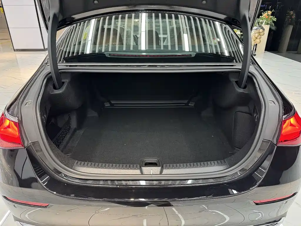 Mercedes E-Class 2026 Model E 260L купить на сайте DeffCars