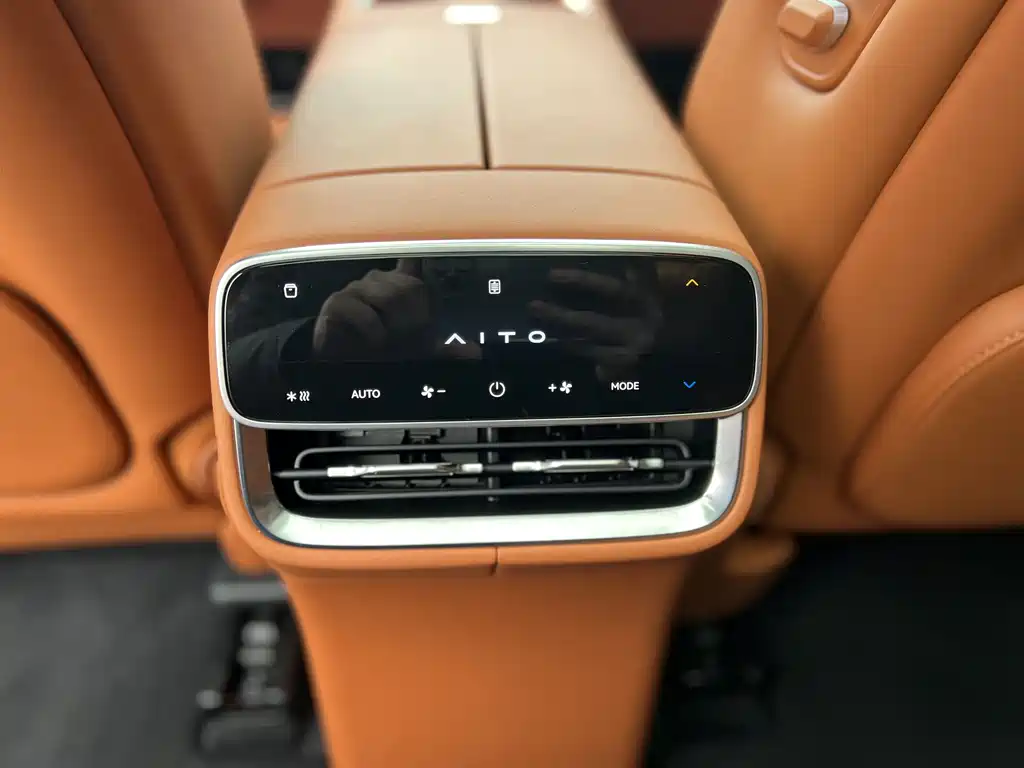 Wenjie M8 2025 extended range Max+ version 53.4kWh 5-seater version купить на сайте DeffCars