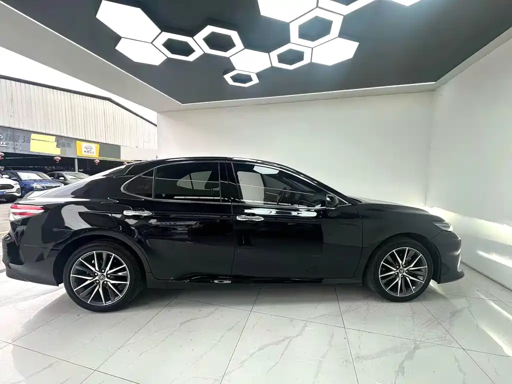 Camry 2023 2.5G Deluxe Edition купить на сайте DeffCars