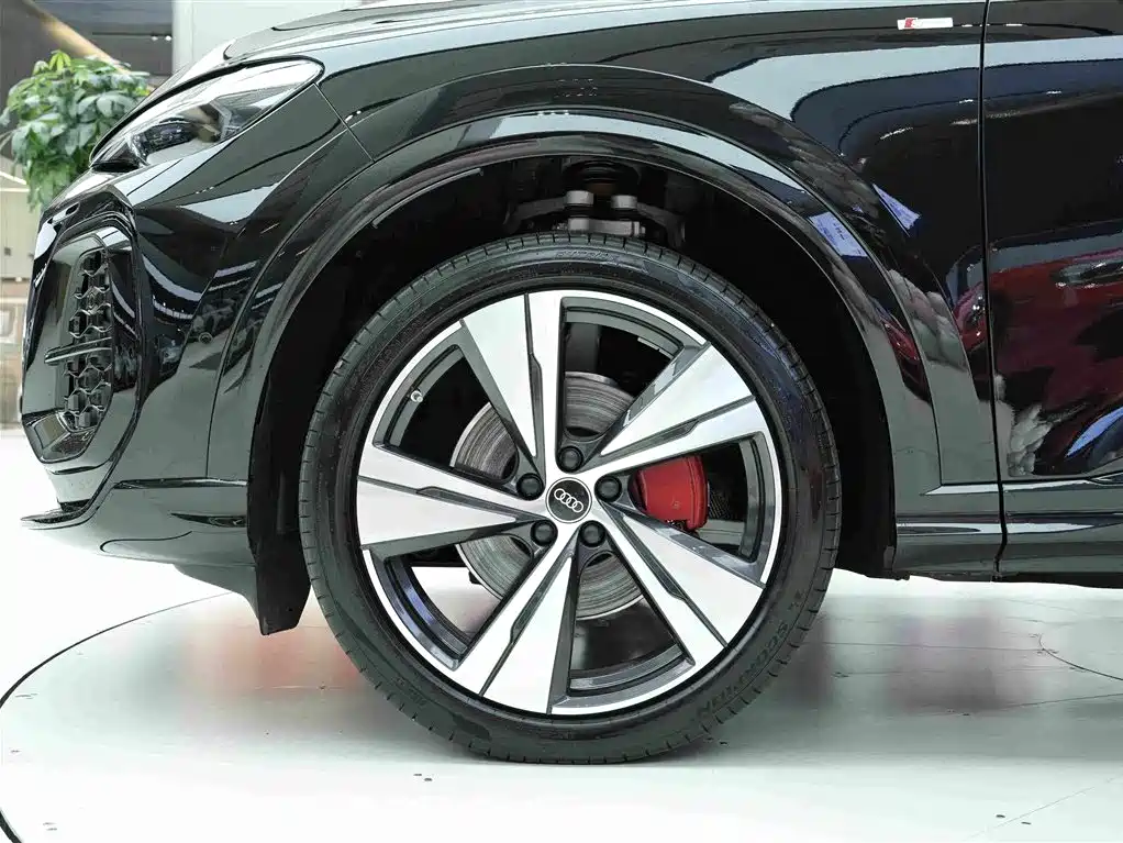 Audi Q5L 2026 2.0T smart hybrid exclusive model купить на сайте DeffCars