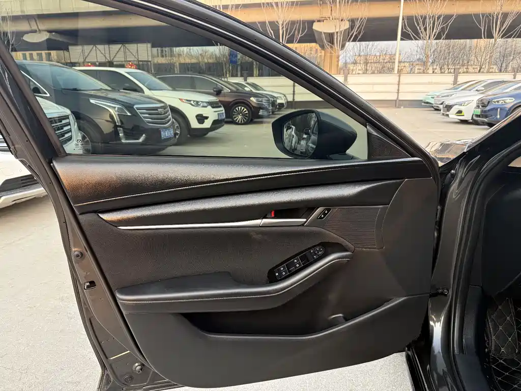 Mazda3 Angkesela 2023 2.0L Automatic Premium Edition купить на сайте DeffCars