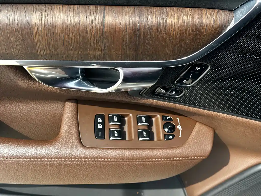 Volvo S90 2021 B5 Zhiyuan Luxury Edition купить на сайте DeffCars