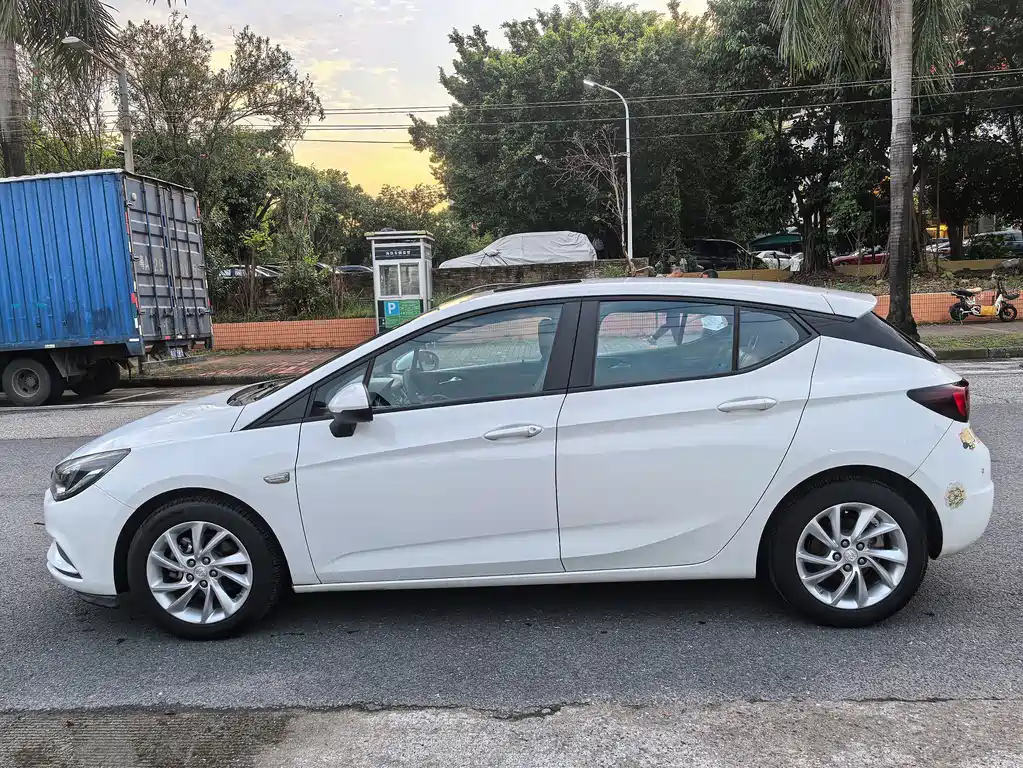 Weilan 2016 Hatchback 15S Automatic Leading Type купить на сайте DeffCars