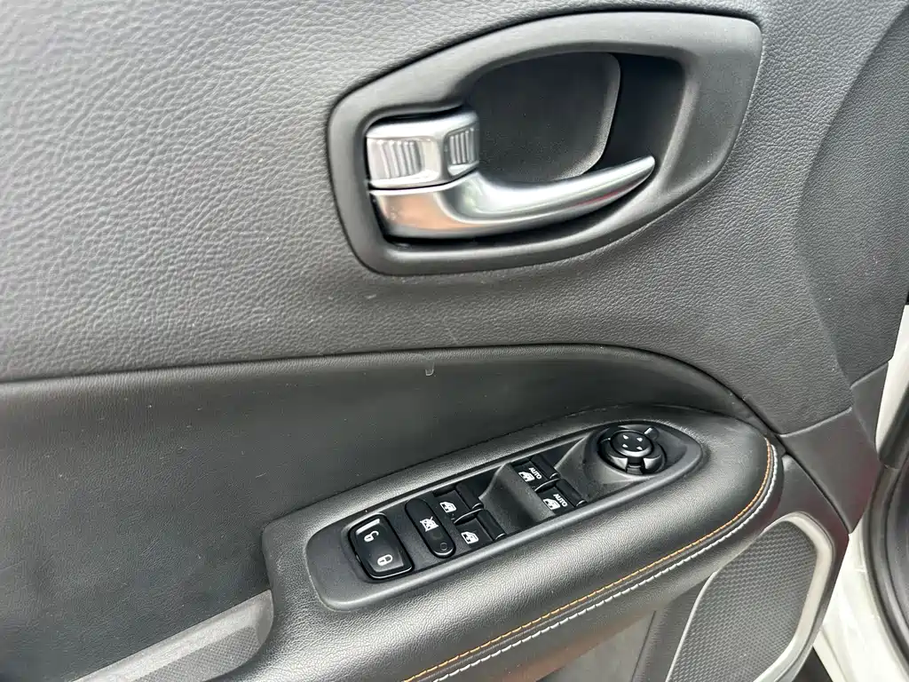 Compass 2017 200T Automatic Home Edition купить на сайте DeffCars