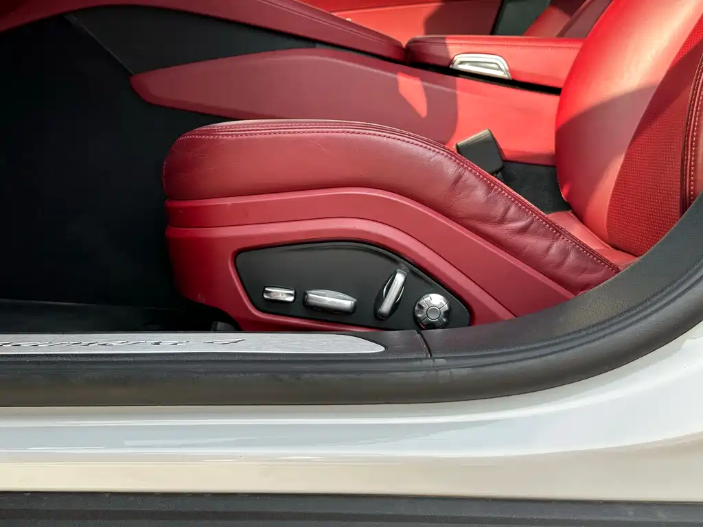 Panamera 2017 Panamera 4 Executive Extended Edition 3.0T купить на сайте DeffCars