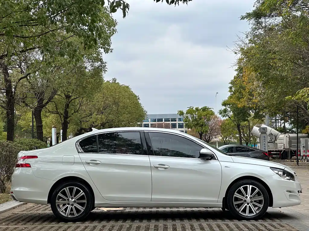 Peugeot 408 2016 1.6T automatic luxury version купить на сайте DeffCars