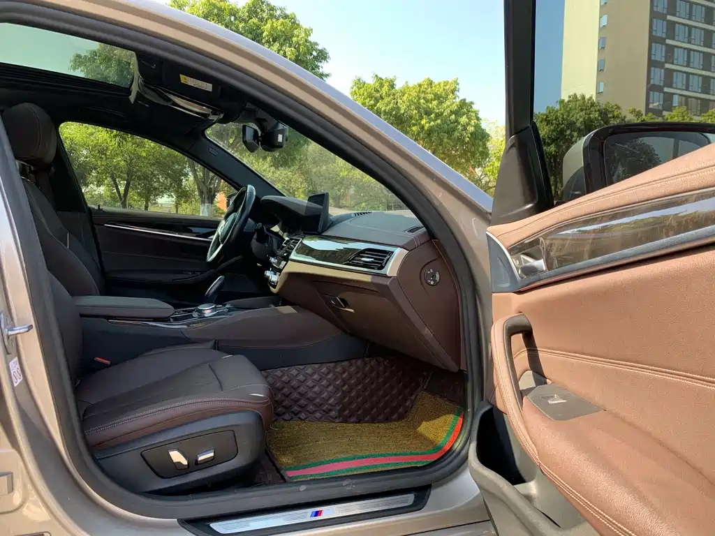 BMW 5 Series 2021 525Li Luxury Package купить на сайте DeffCars