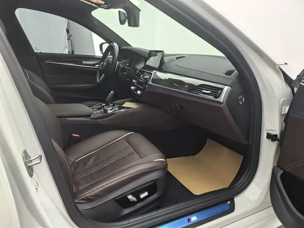 BMW 5 Series 2018 530Li Exclusive M Sports Package купить на сайте DeffCars