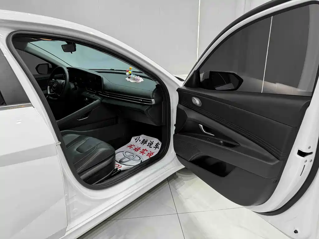 Elantra 2023 1.5L CVT LUX Premium Edition купить на сайте DeffCars