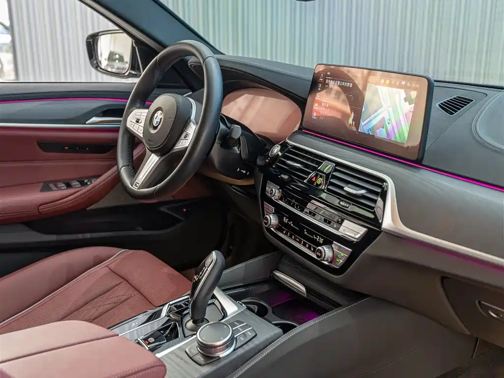 BMW 5 Series 2023 530Li Leading M Sports Package купить на сайте DeffCars