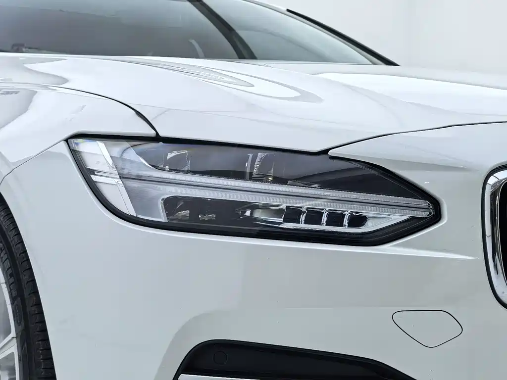 Volvo S90 2020 T5 Zhiyi Luxury Edition купить на сайте DeffCars