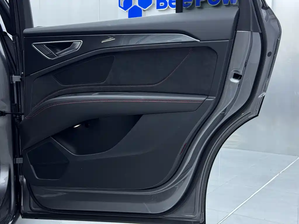 Audi Q5 e-tron 2022 model 40 e-tron star type mecha suit daily version купить на сайте DeffCars