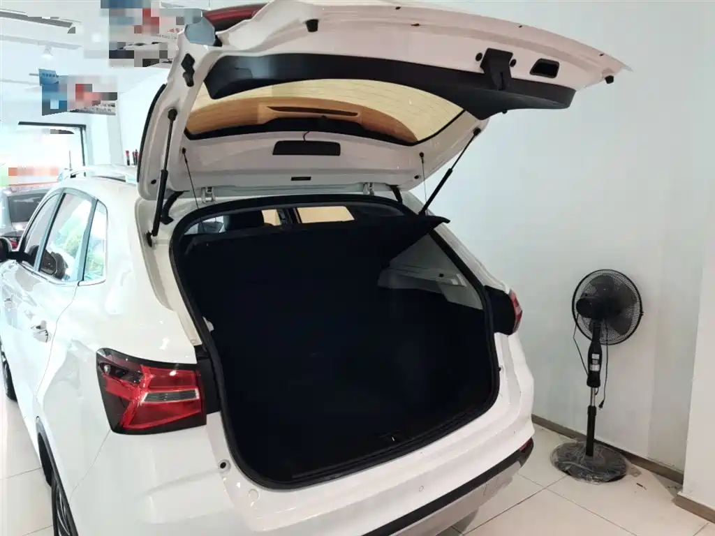 Roewe RX3 2018 1.6L Manual Internet Smart Edition купить на сайте DeffCars