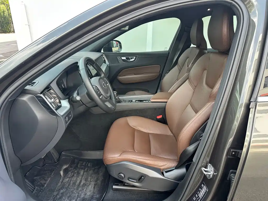 Volvo XC60 2021 T5 four-wheel drive Zhiyi Luxury Edition купить на сайте DeffCars