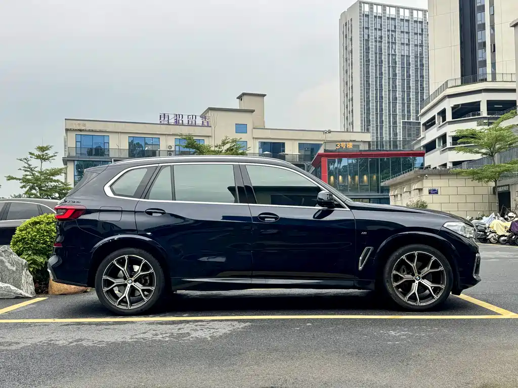 BMW X5 2022 facelift xDrive 40Li M sports package купить на сайте DeffCars