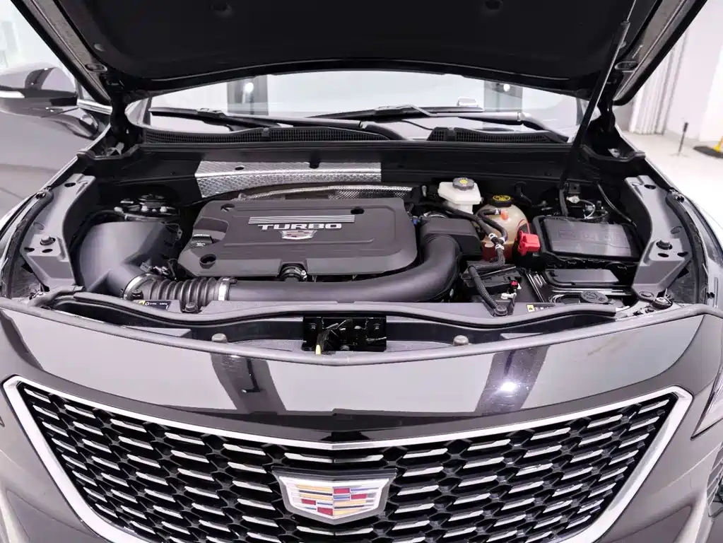 Cadillac XT4 2022 28T two-wheel drive fashion model купить на сайте DeffCars