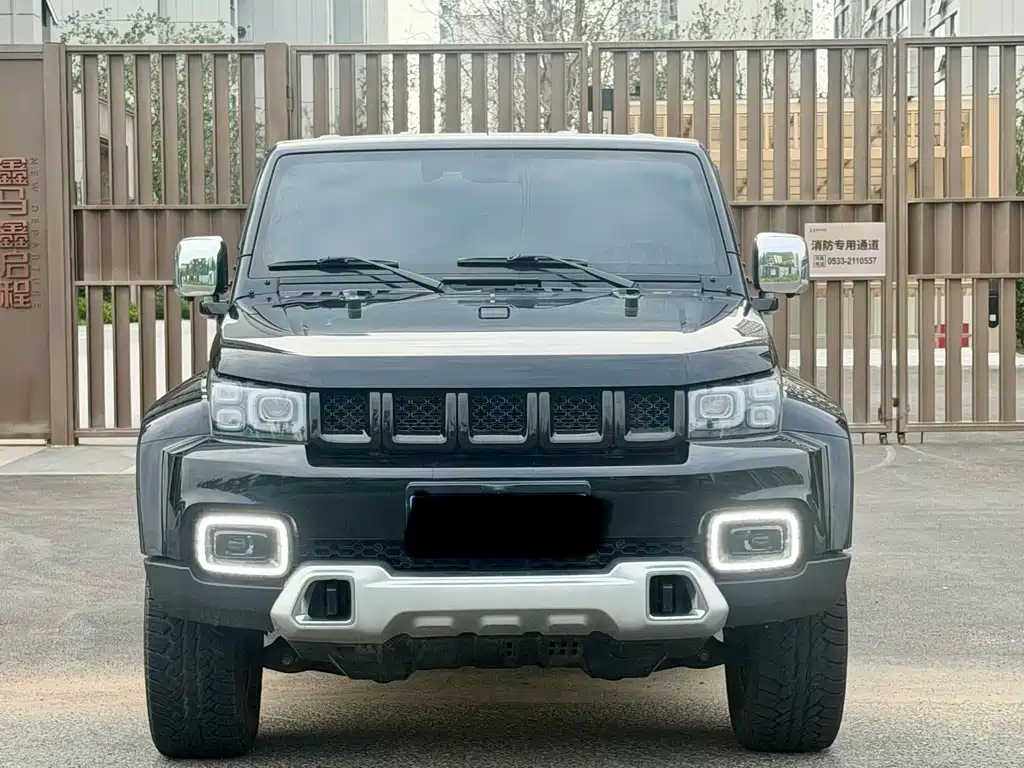 Beijing off-road BJ40 2023 2.0T automatic four-wheel drive city hunter version knight type купить на сайте DeffCars