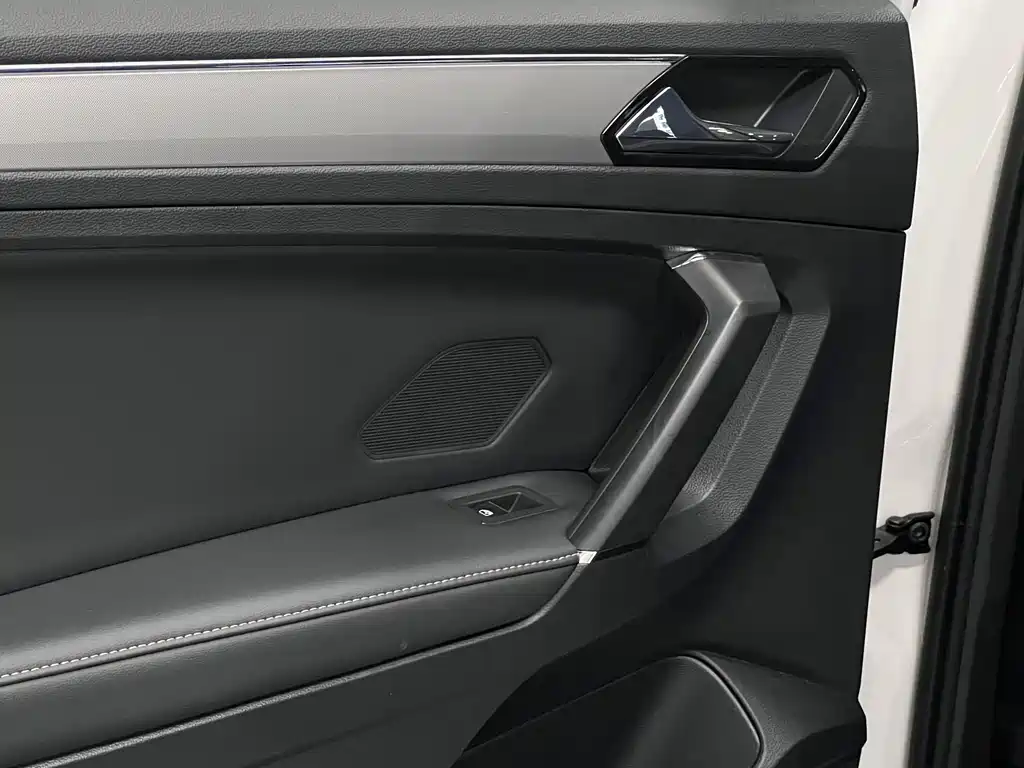 Tiguan L 2018 330TSI automatic two-wheel drive flagship version купить на сайте DeffCars