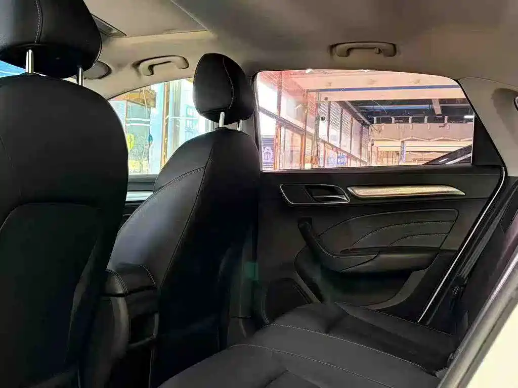Roewe i6 Classic 2018 20T Automatic Internet Smart Edition купить на сайте DeffCars