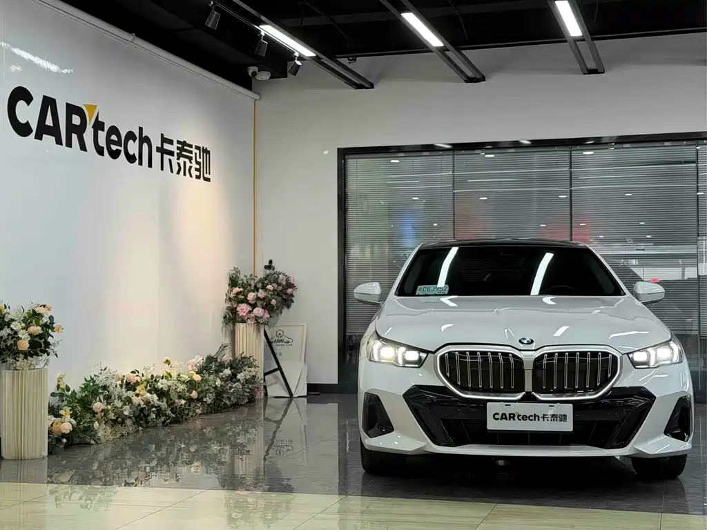 BMW 5 Series 2026 530Li Leading M Sports Package купить на сайте DeffCars