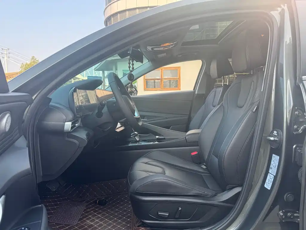 Elantra 2023 1.5L CVT LUX Premium Edition купить на сайте DeffCars