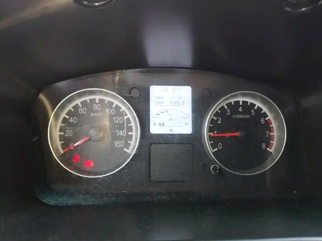 Hiace X30 2023 model 1.5L super luxury van 2/5 seats non-air conditioning version SWC15M купить на сайте DeffCars