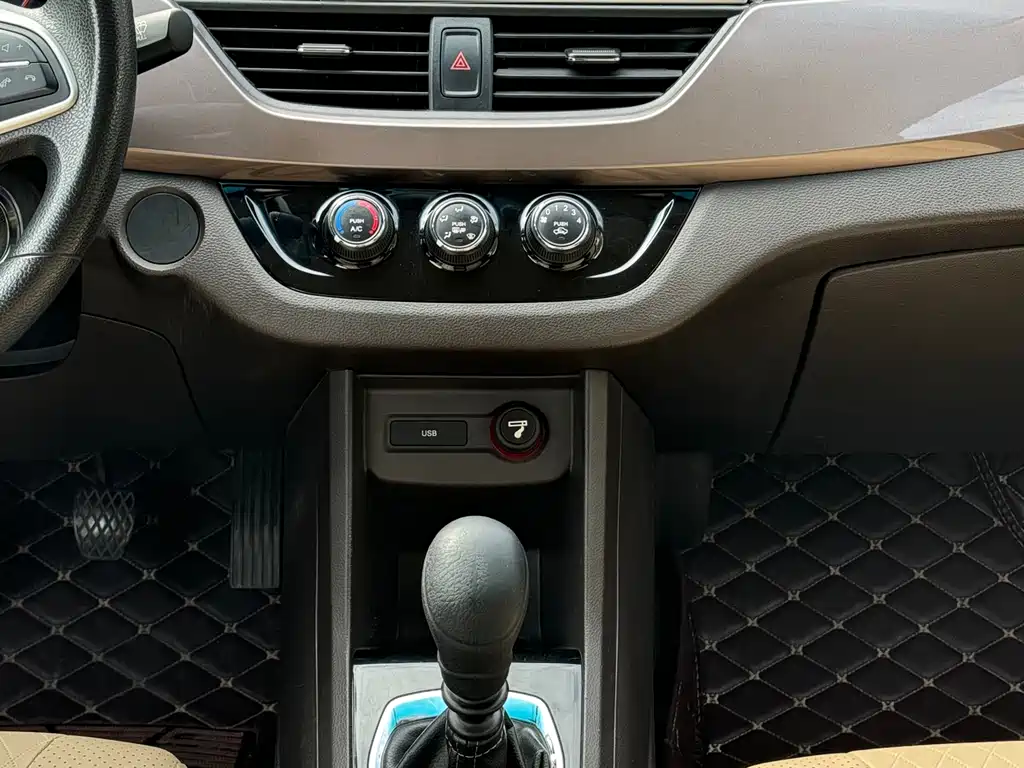 Baojun 310W 2017 1.5L manual fashion model National V купить на сайте DeffCars