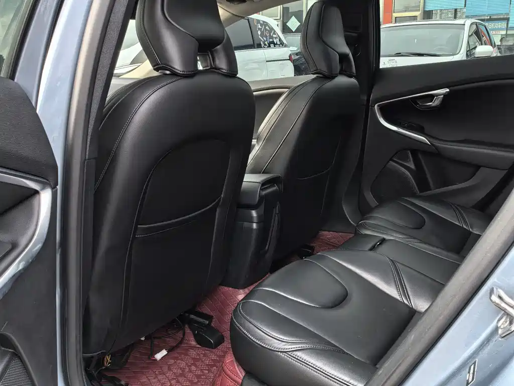 Volvo V40 2018 T3 Zhiya Edition купить на сайте DeffCars