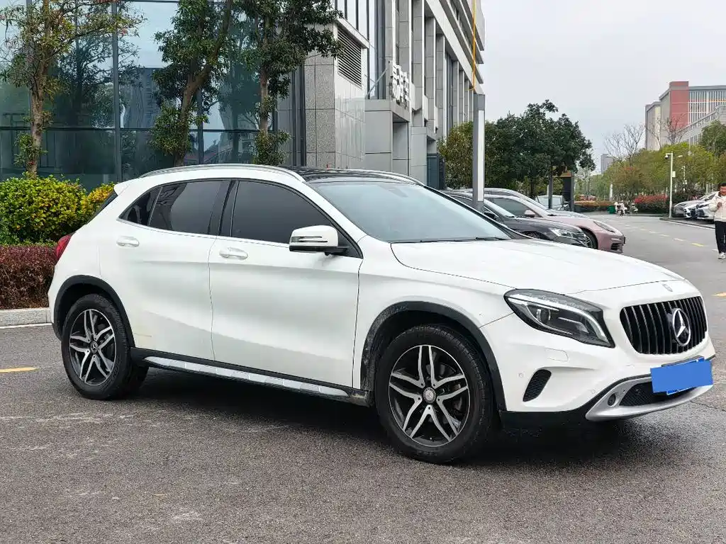 Mercedes-Benz GLA 2016 GLA 200 Fashion Model купить на сайте DeffCars