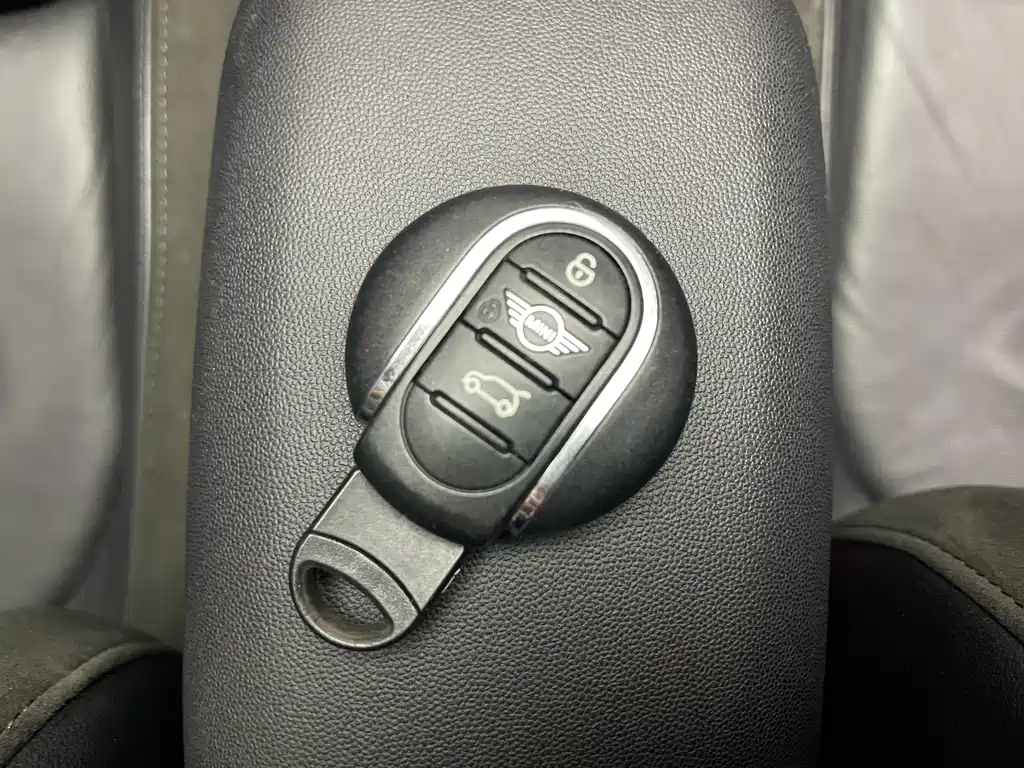 MINI 2018 1.5T COOPER Artist купить на сайте DeffCars