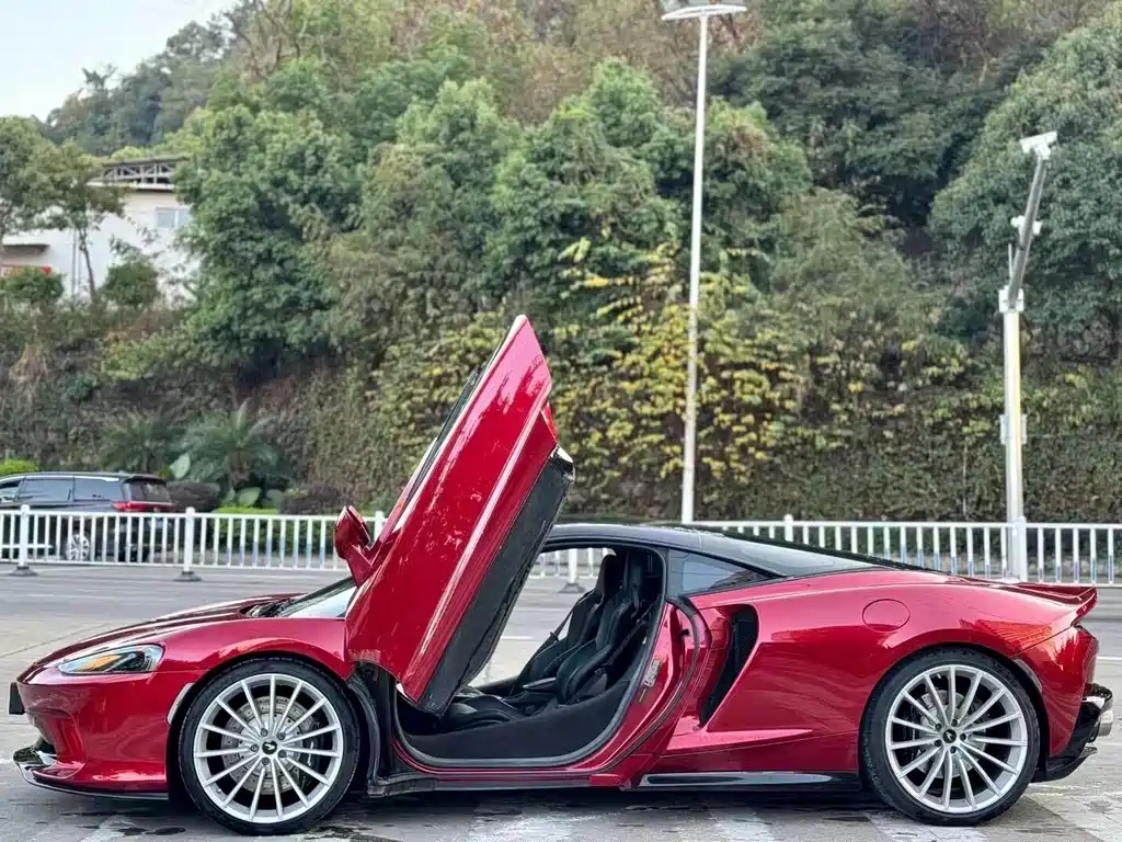 McLaren GT 2019 4.0T standard model купить на сайте DeffCars