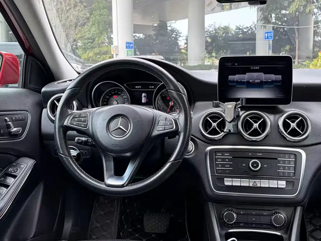 Mercedes-Benz GLA 2017 GLA 200 Dynamic купить на сайте DeffCars