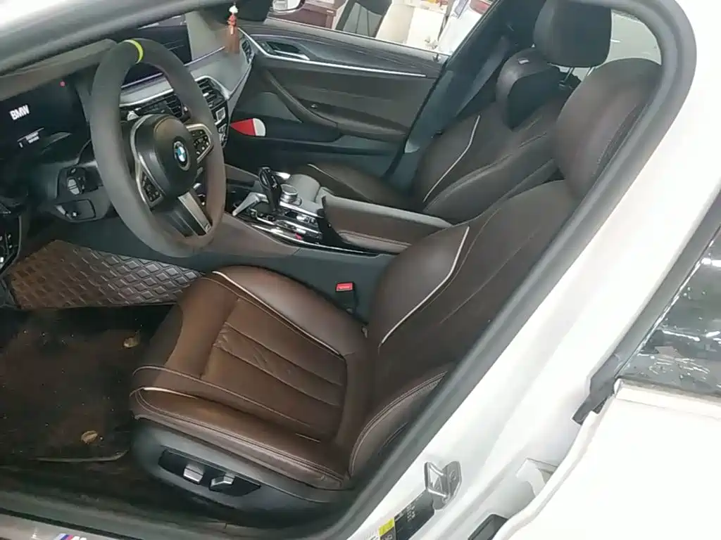 BMW 5 Series New Energy 2021 535Le M Sports Package купить на сайте DeffCars