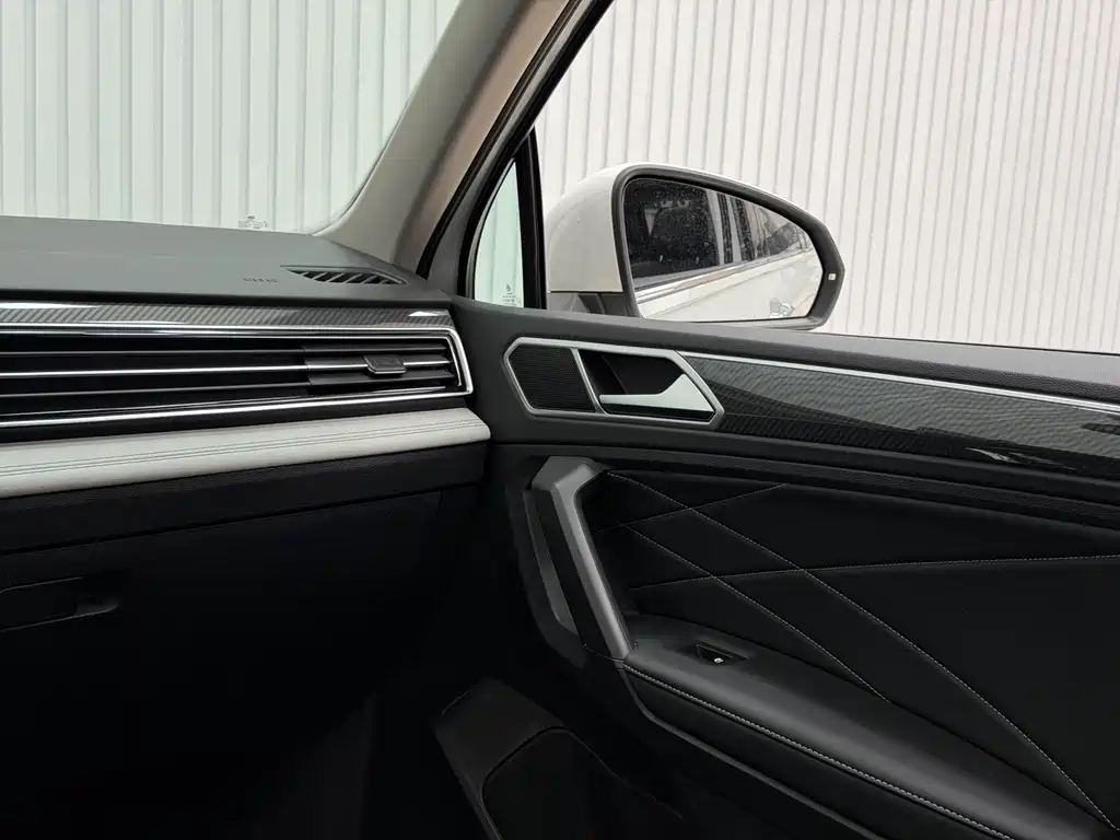 Tiguan L 2024 330TSI automatic two-wheel drive R-Line version купить на сайте DeffCars