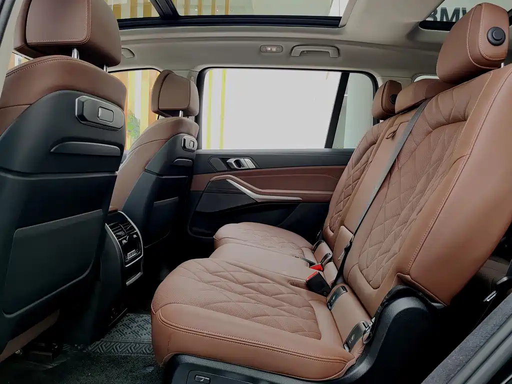 BMW X7 2024 xDrive40i Leading Luxury Package купить на сайте DeffCars