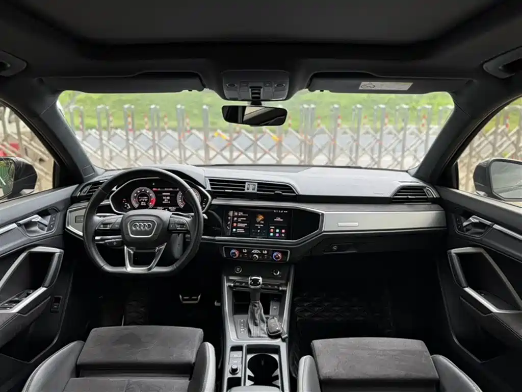 Audi Q3 2022 45 TFSI quattro fashionable and dynamic купить на сайте DeffCars