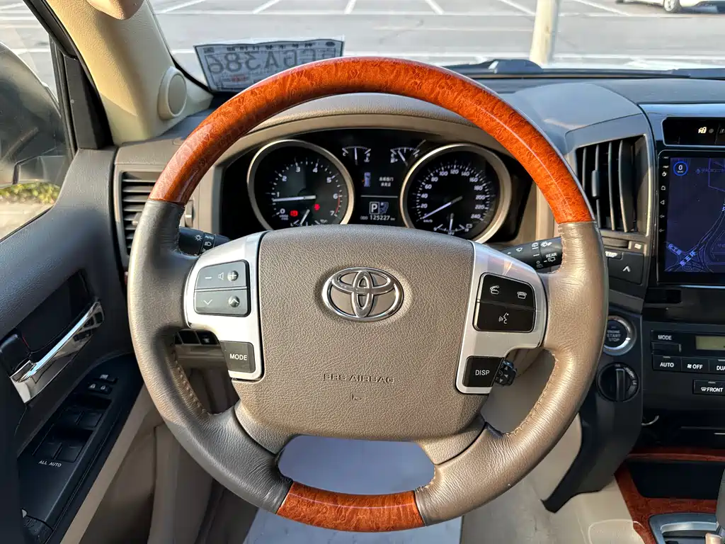 Land Cruiser imported 2015 4.0L V6 Middle East Limited Edition купить на сайте DeffCars