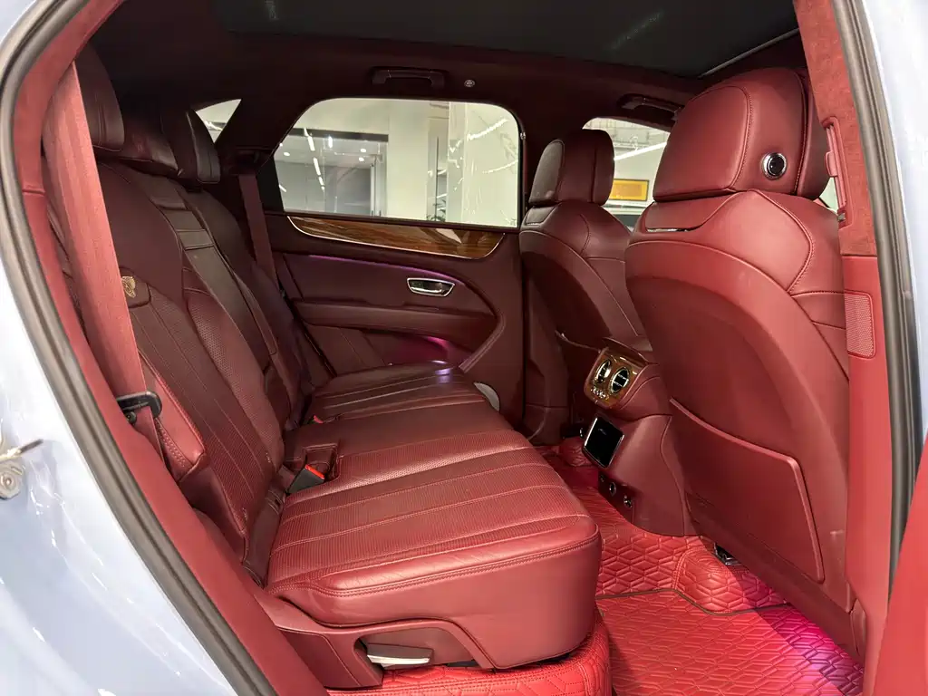 Bentayga 2021 4.0T V8 купить на сайте DeffCars