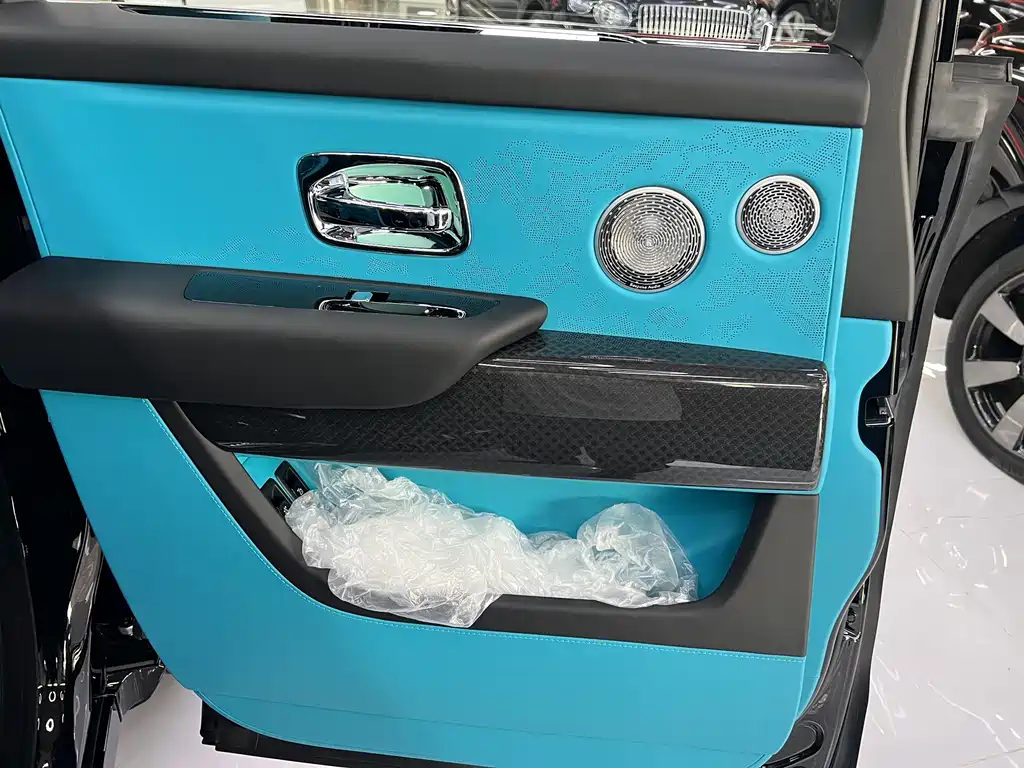 Cullinan 2024 Black Badge купить на сайте DeffCars