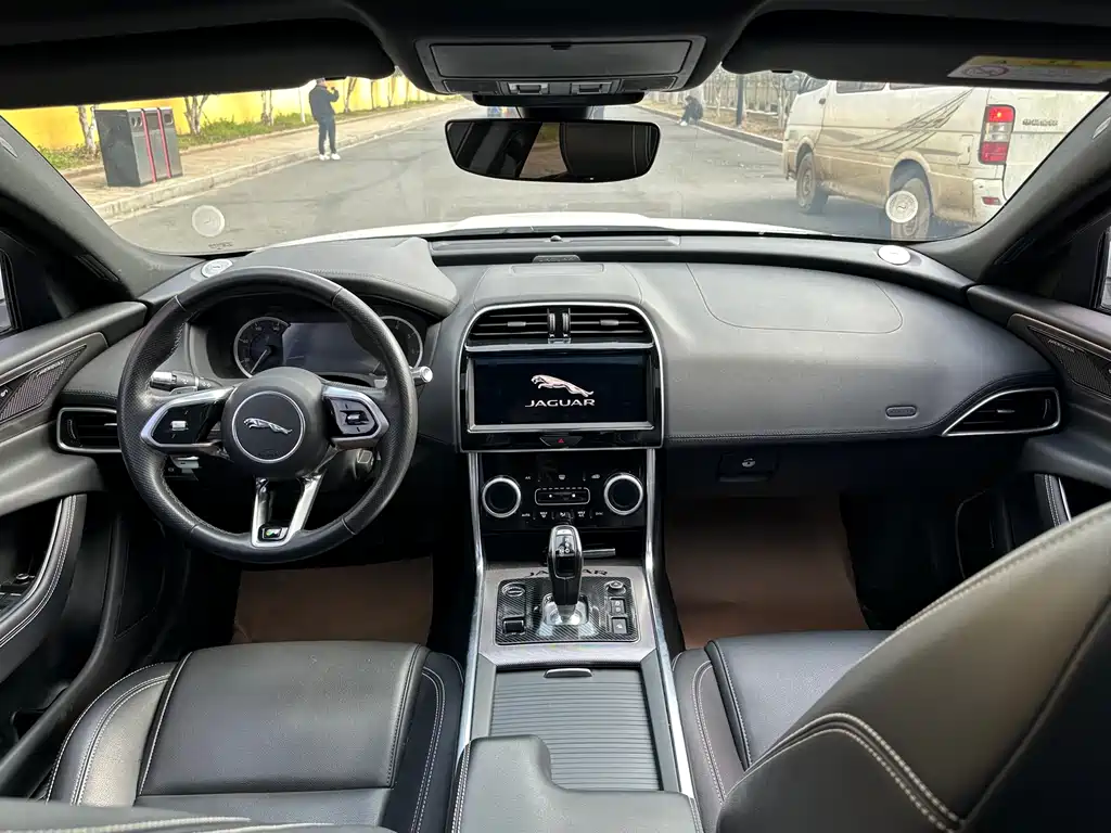 Jaguar XEL 2021 2.0T 200PS R-DYNAMIC Youth Sports Edition купить на сайте DeffCars
