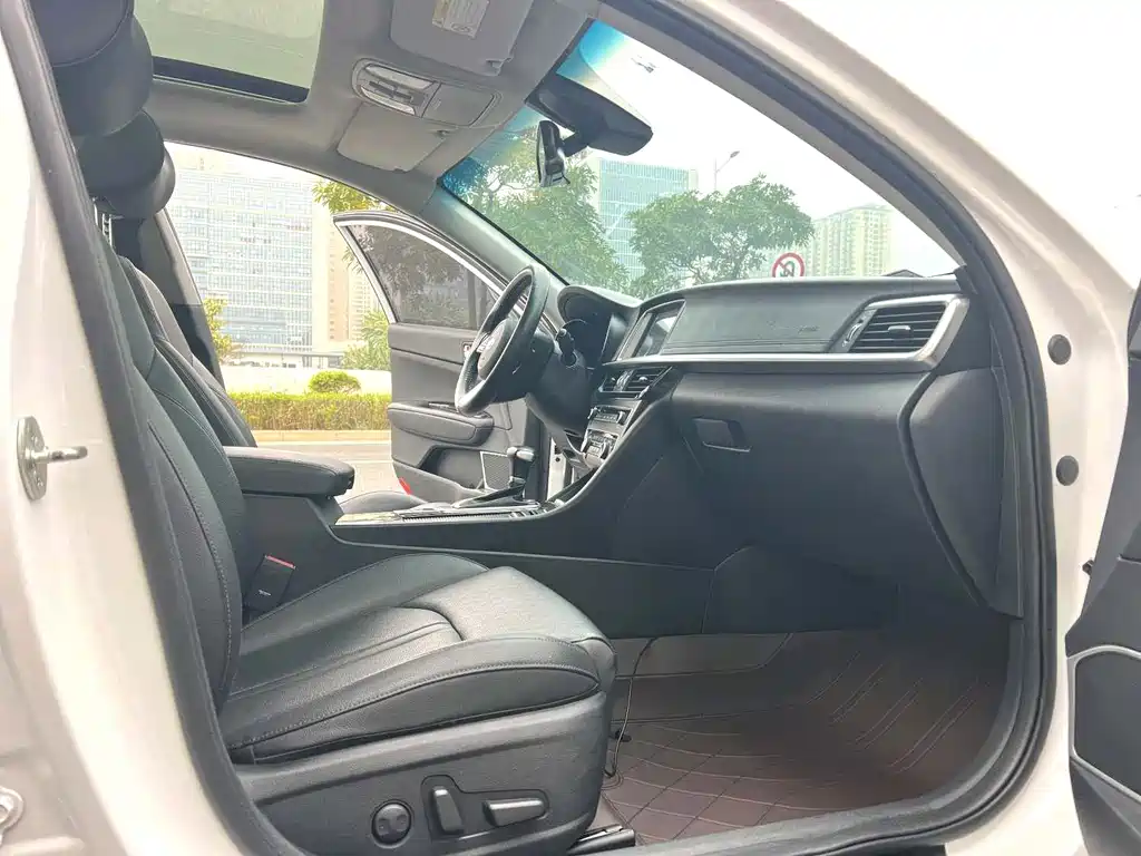 Kia K5 2019 Pro 2.0L Automatic Deluxe Edition National VI купить на сайте DeffCars