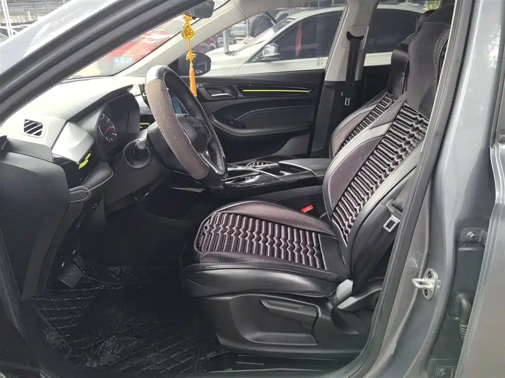 Roewe i5 2021 1.5L CVT Platinum Edition купить на сайте DeffCars
