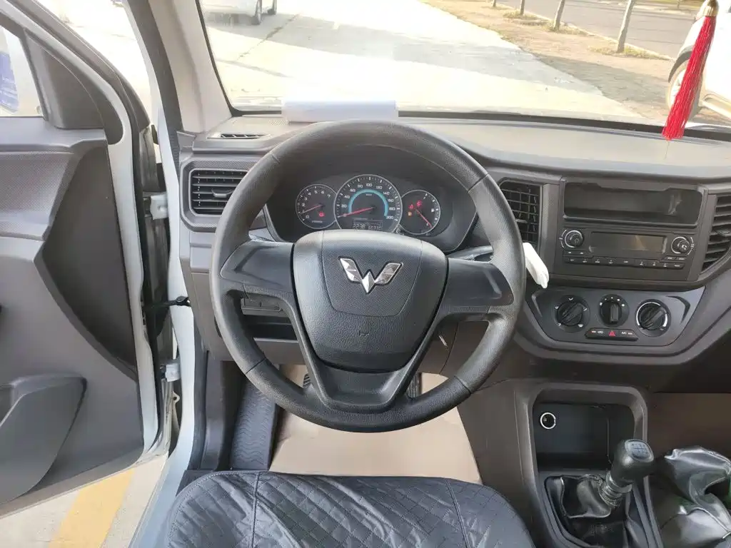 Hongguang V 2019 1.5L Exquisite Edition National VI LAR купить на сайте DeffCars