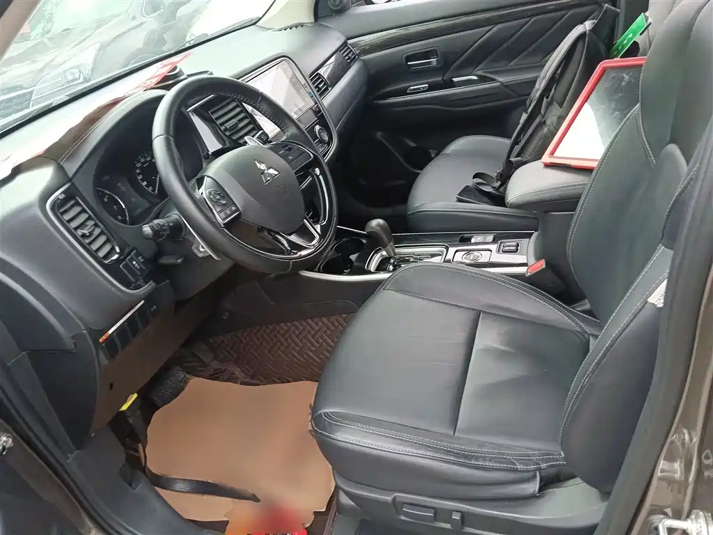 Outlander 2019 2.4L four-wheel drive exclusive version, 7 seats, National V купить на сайте DeffCars