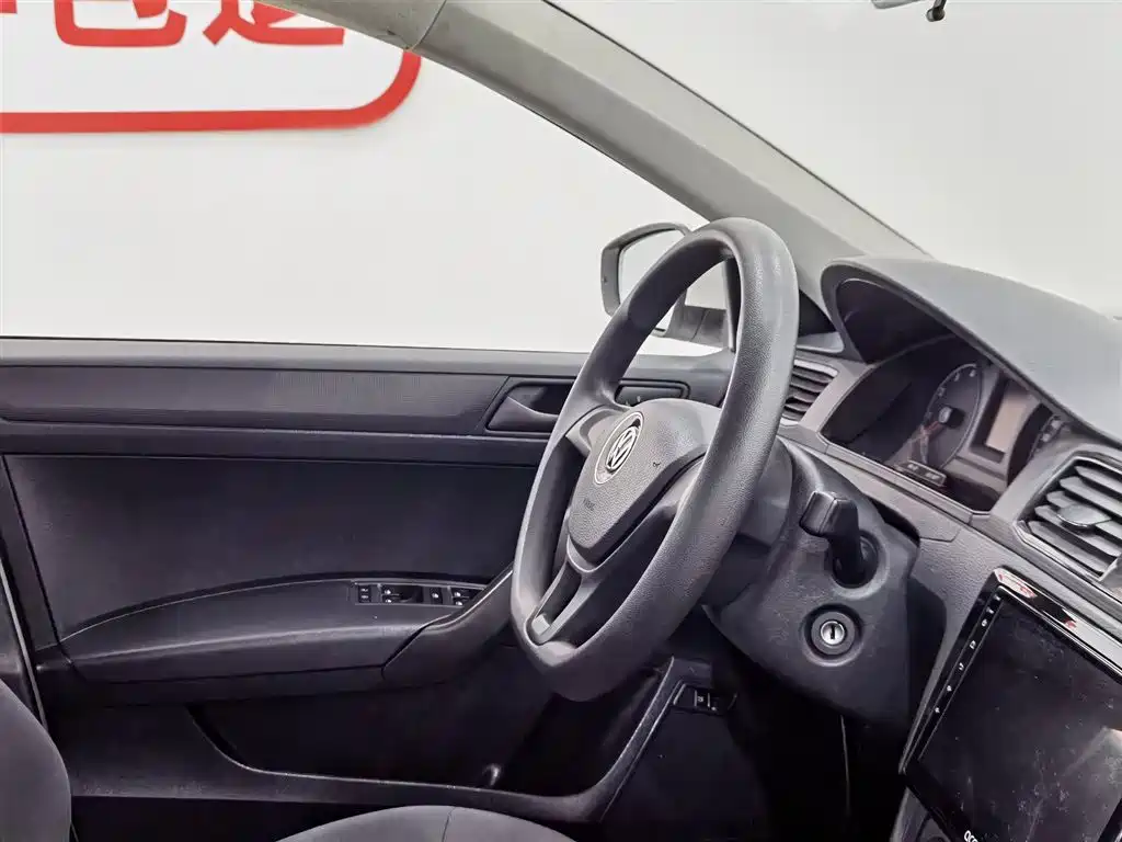 Santana 2018 1.5L Manual Fashion Edition купить на сайте DeffCars