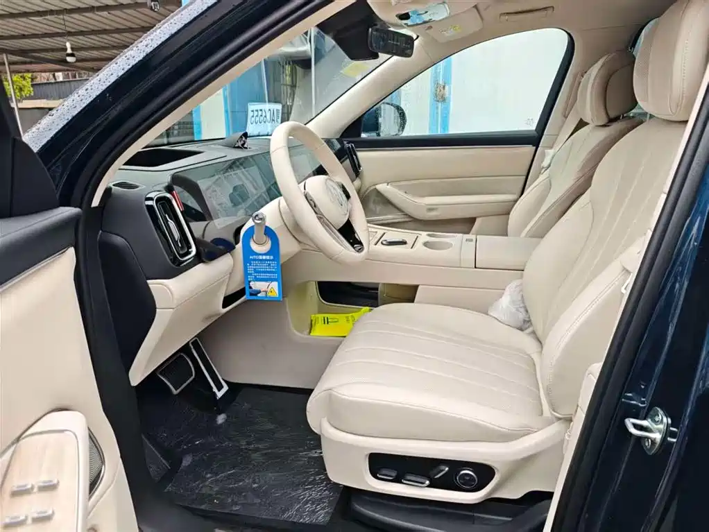 Wenjie M8 2025 extended range Ultra version 53.4kWh 6-seat version 192-line lidar) купить на сайте DeffCars