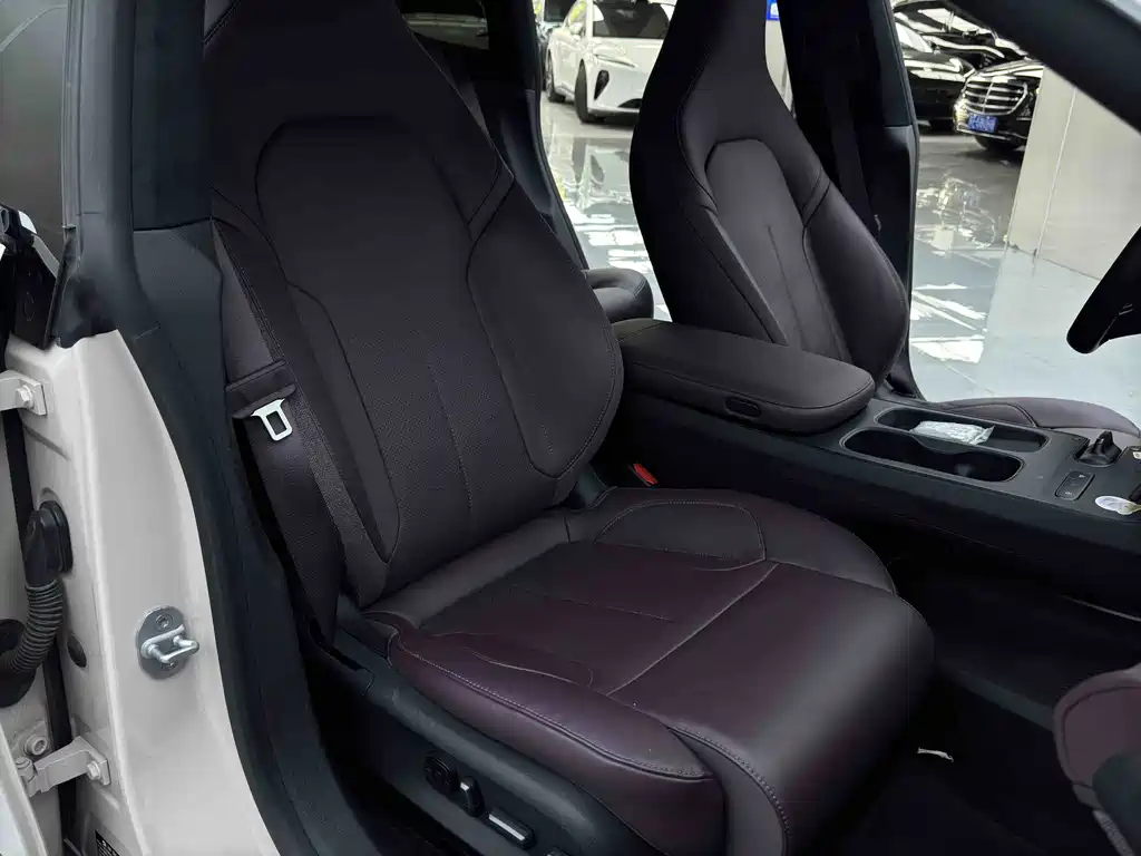 NIO ET5T 2024 model 75kWh Touring купить на сайте DeffCars
