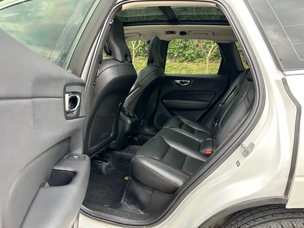Volvo XC60 2020 T5 four-wheel drive Zhiyuan Deluxe Edition купить на сайте DeffCars