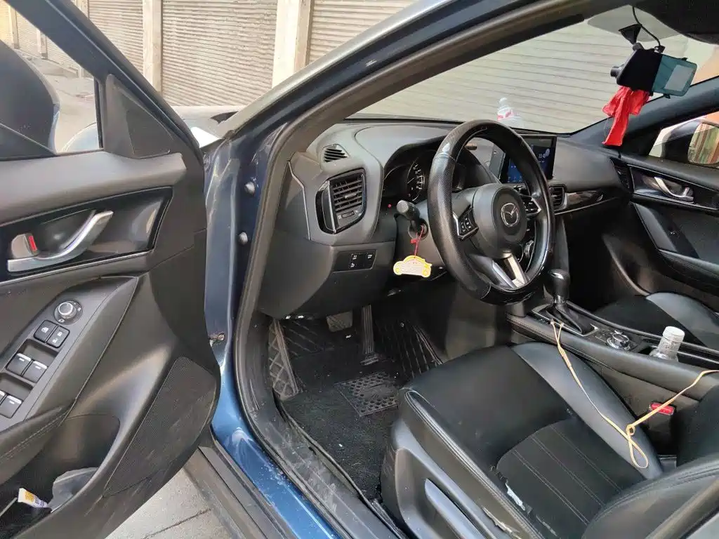 Mazda CX-4 2021 2.0L automatic two-wheel drive Blue Sky Vitality Edition купить на сайте DeffCars